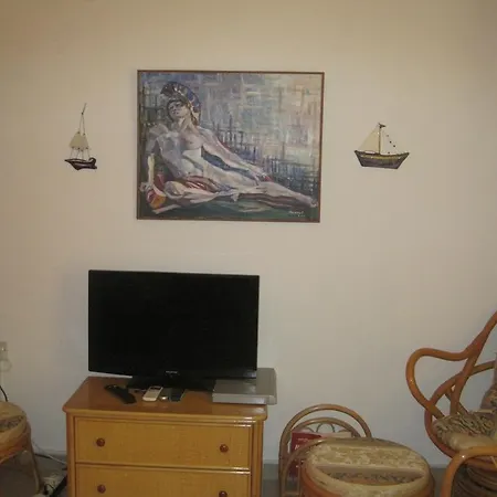 Polyxenia Isaak Annex Apartament